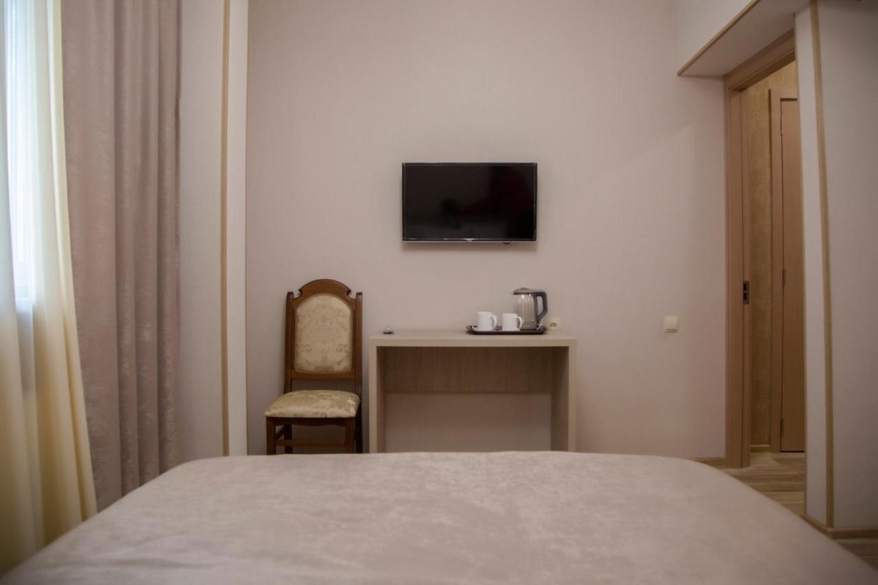 Family Hotel Triston ティビリシ エクステリア 写真