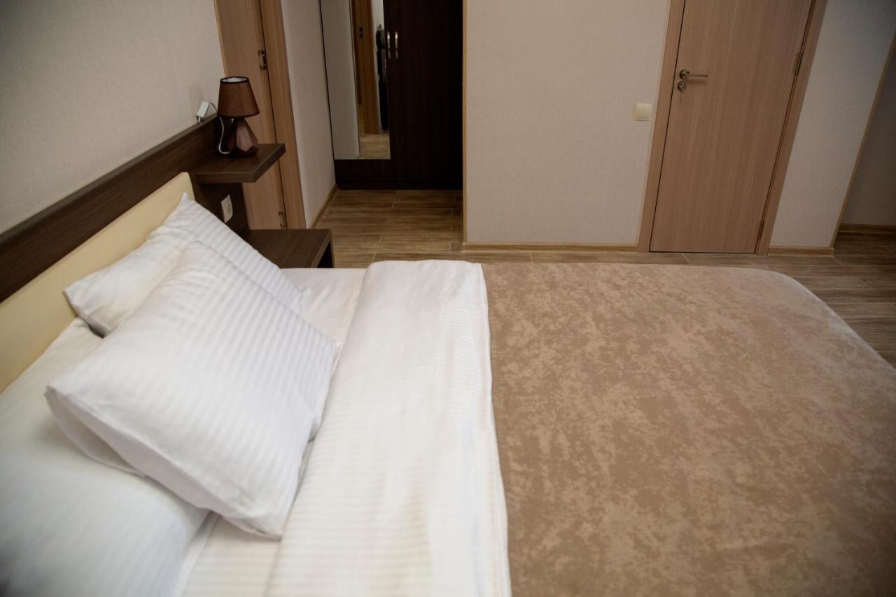 Family Hotel Triston ティビリシ エクステリア 写真