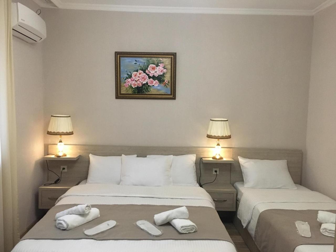 Family Hotel Triston ティビリシ エクステリア 写真